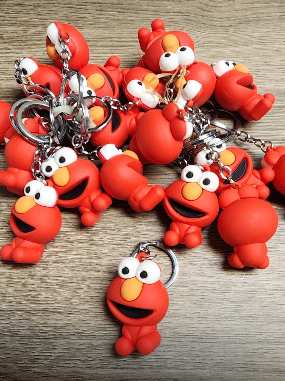 19 Red Elmo Keychain - Picture 1 of 10